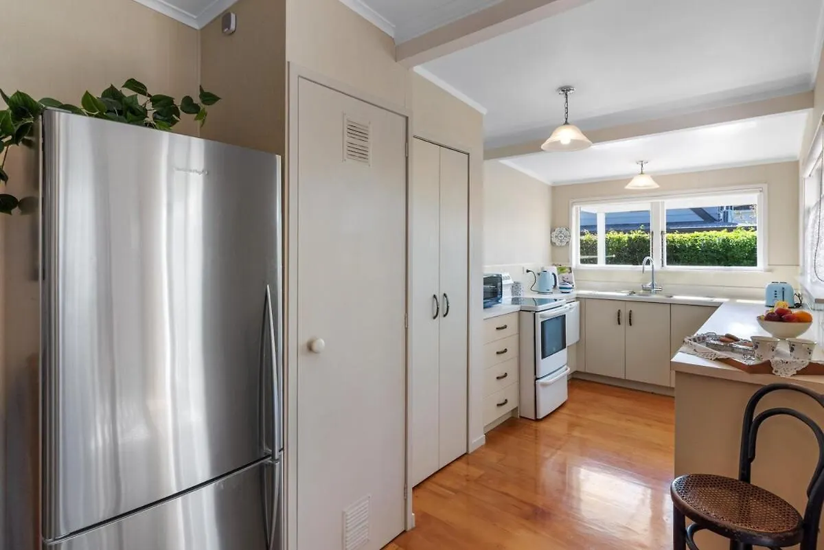 Graceful Character Cottage In The Leafy Avenues Tauranga New Zealand