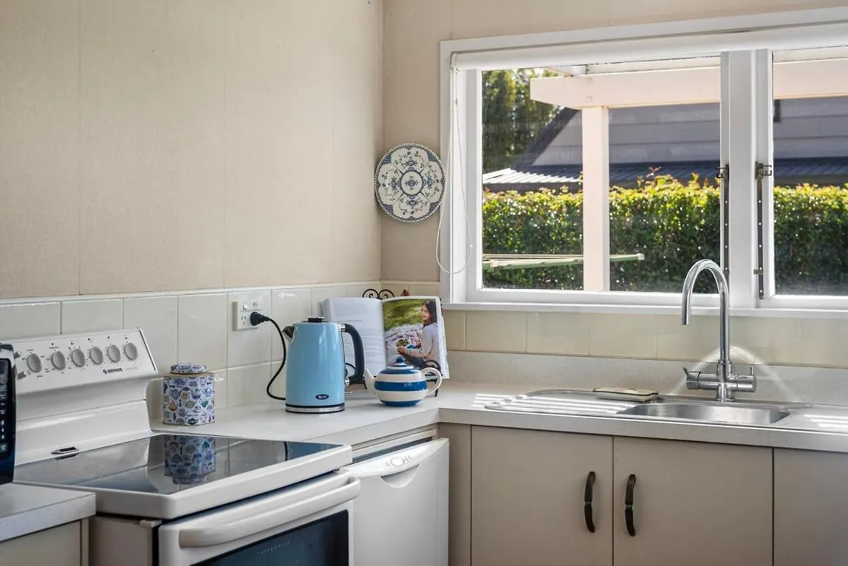 Graceful Character Cottage In The Leafy Avenues Tauranga Holiday home