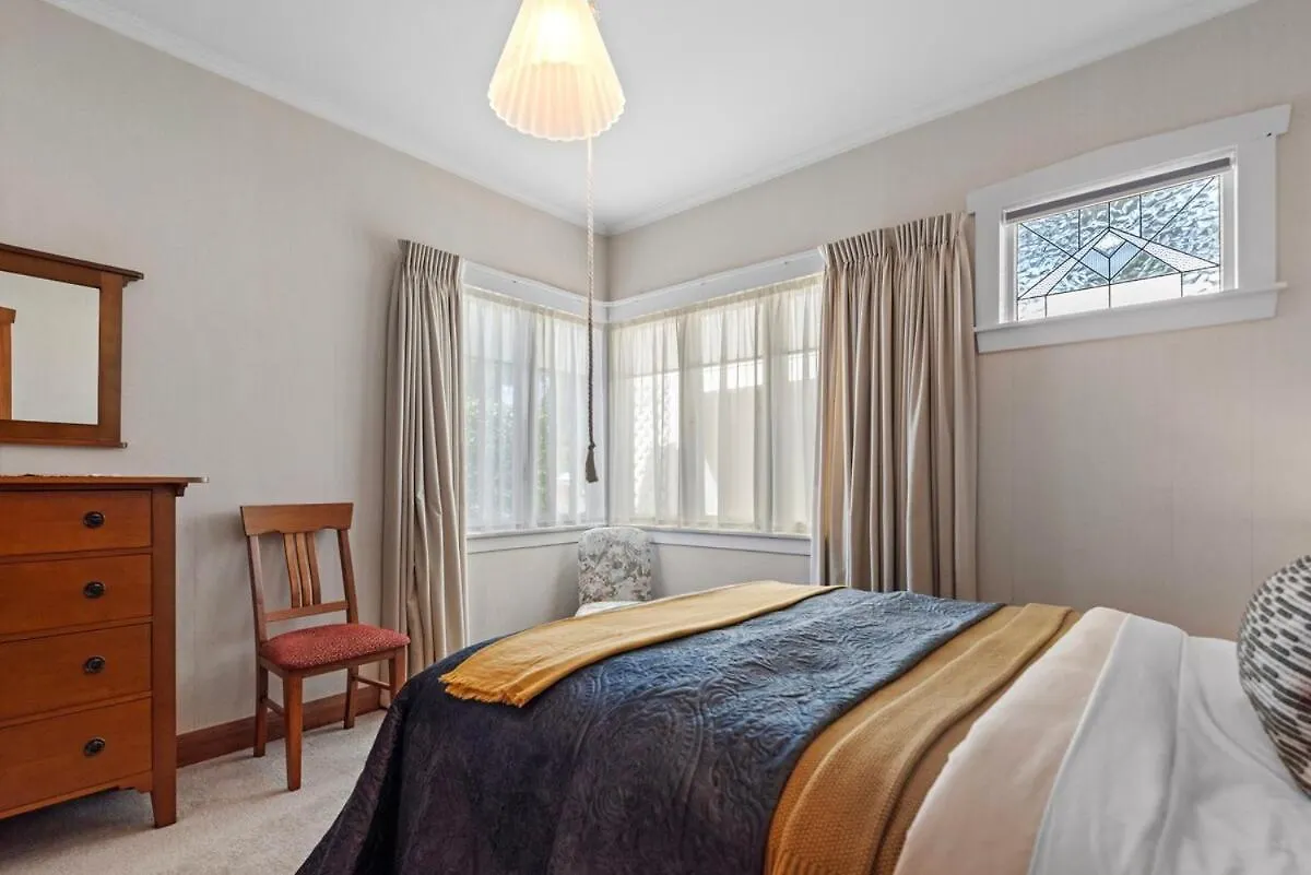 Holiday home Graceful Character Cottage In The Leafy Avenues Tauranga