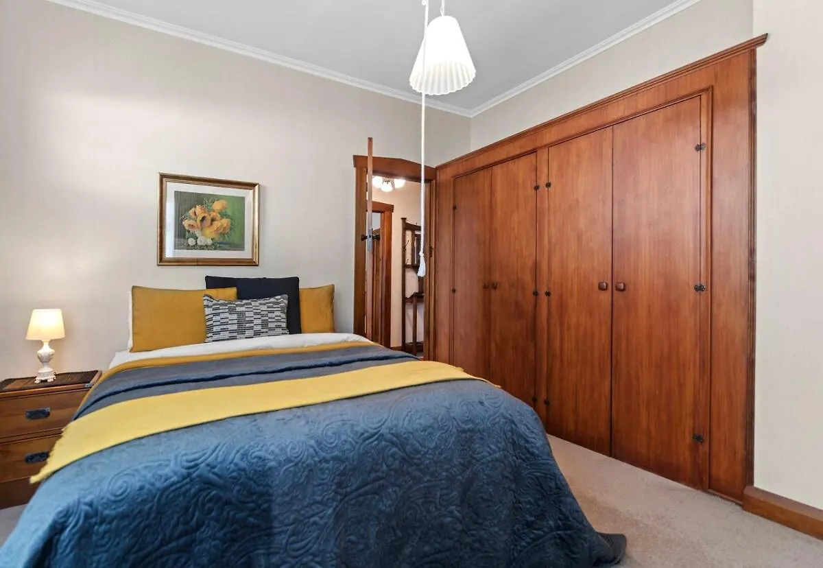 Graceful Character Cottage In The Leafy Avenues Tauranga New Zealand