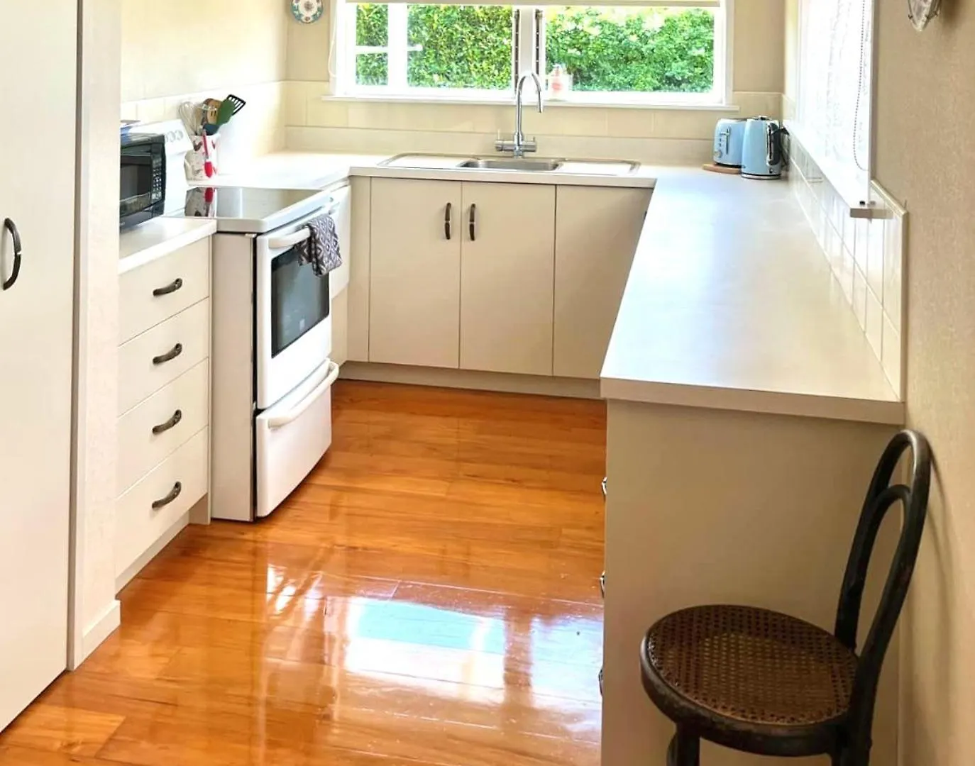 Graceful Character Cottage In The Leafy Avenues Tauranga